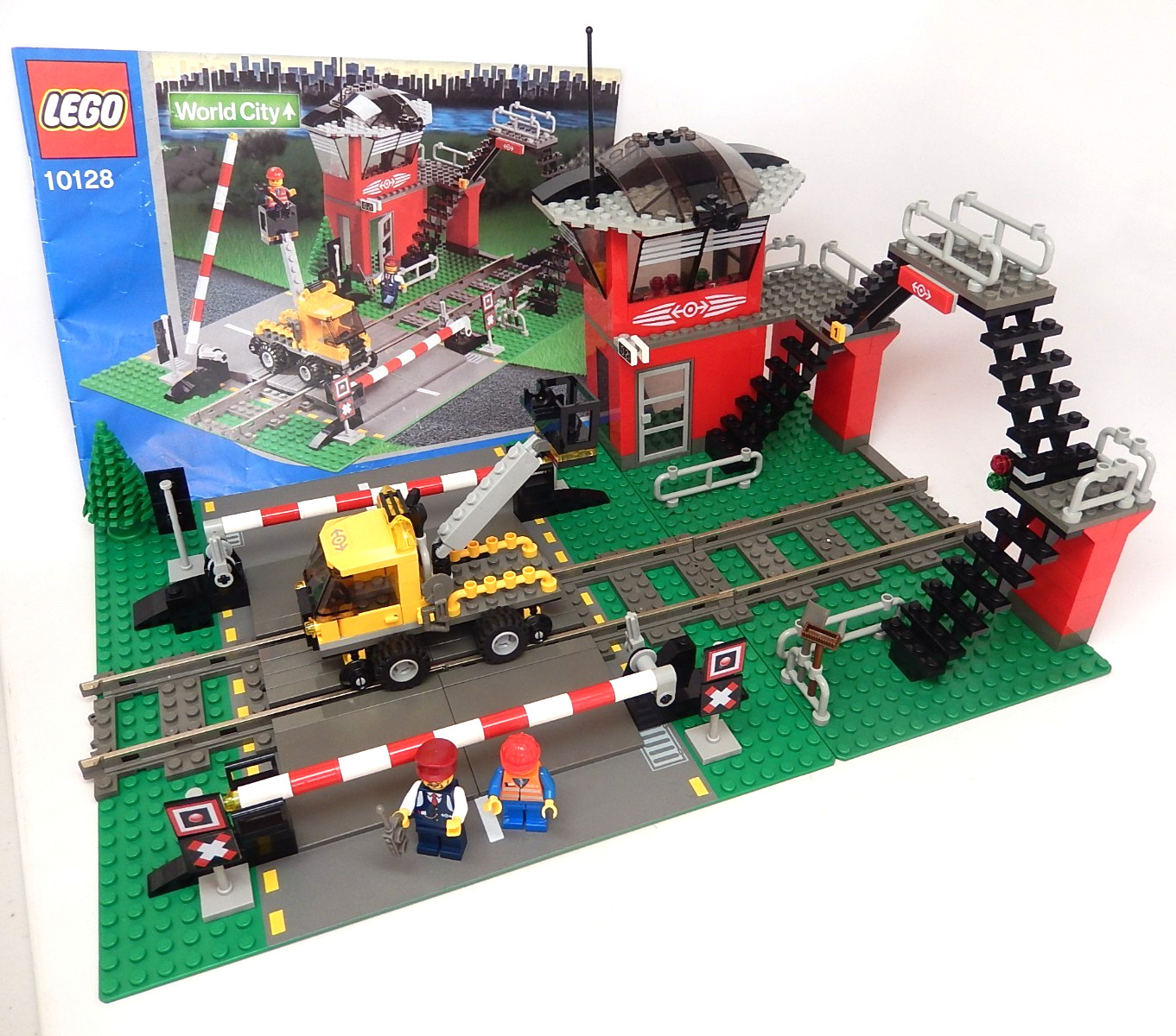 Lego 10128 Train Level Crossing 9v World City 100% Complete