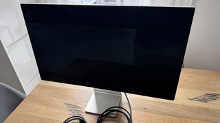Apple Studio Display – Standardglas – neigungs­ Standfuß ​​​​​(2022)
