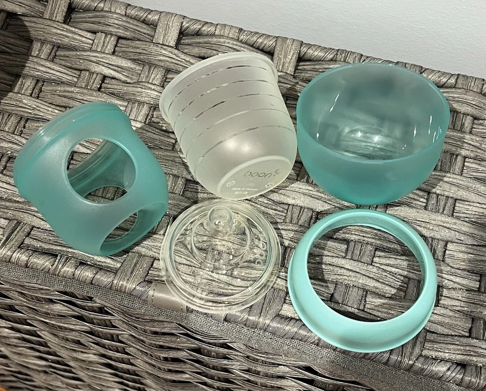 Set of 2 Infant/Newborn Baby Bottles, 1 Nano Bebe, 1 Boon, 4-5oz, 120-150mls EUC - Image 3 of 4