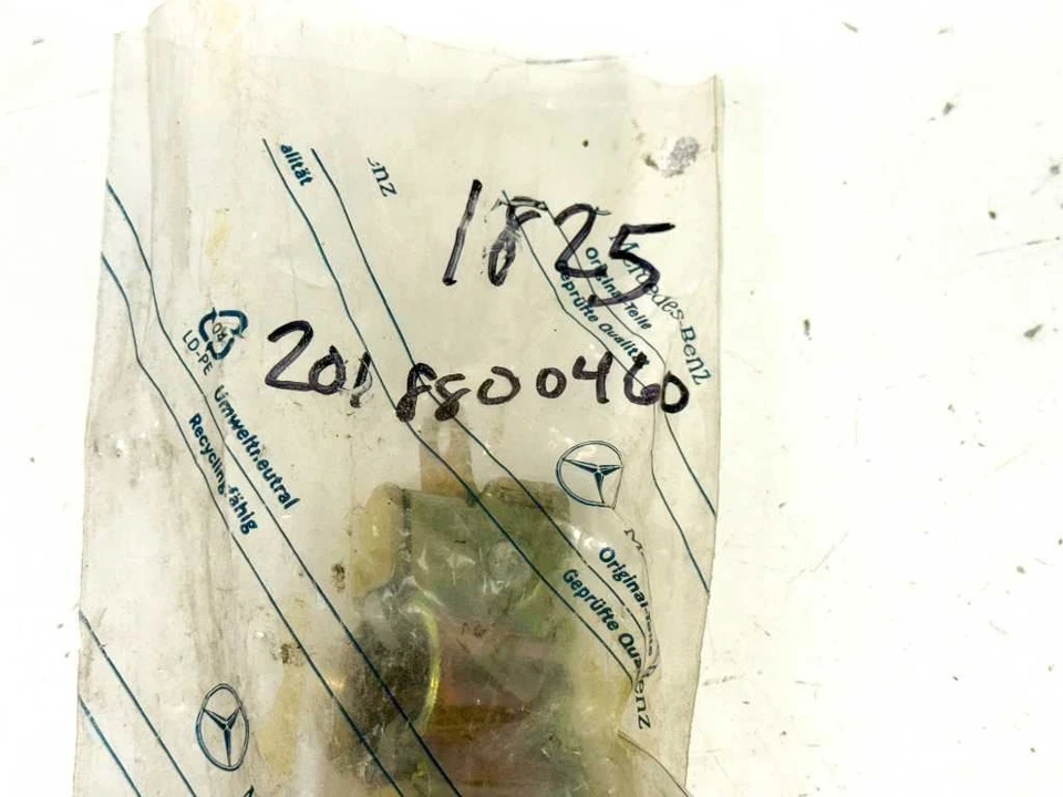 Cerradura de cierre del capó del motor 86-93 Mercedes W201 190E 190D 2018800460 OEM NUEVO Foto 2 de 4