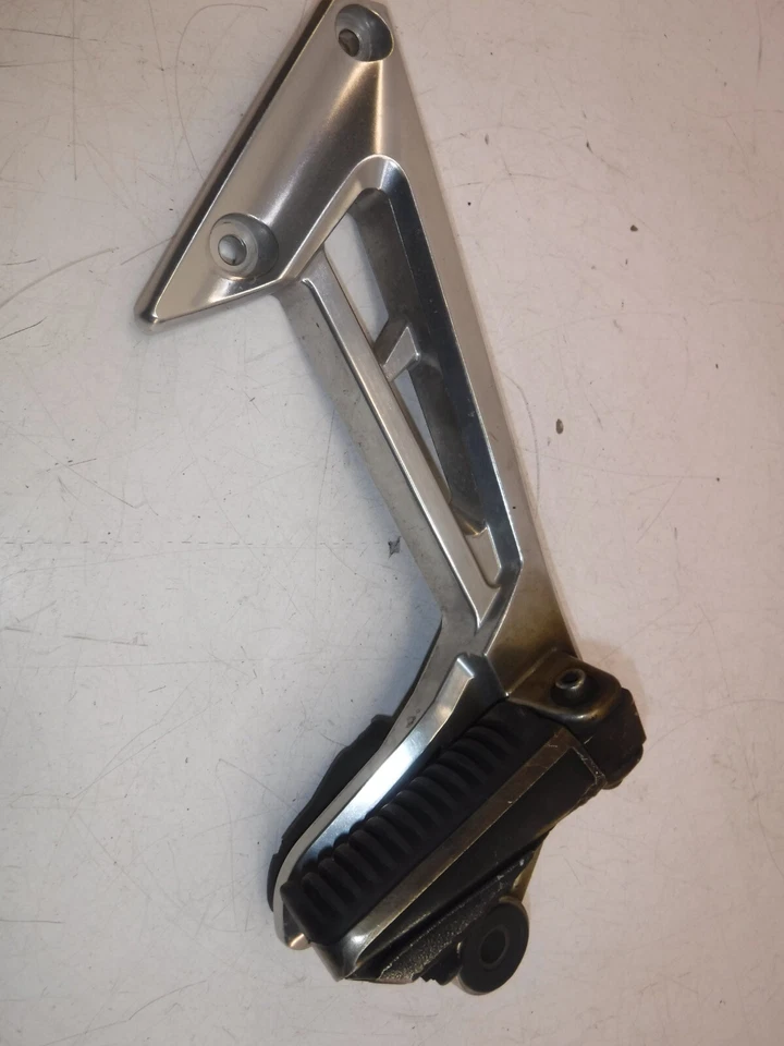 04-05 YAMAHA FZ1 CLAVIJA PASAJERO TRASERO DERECHO CON SOPORTE Foto 2 de 4