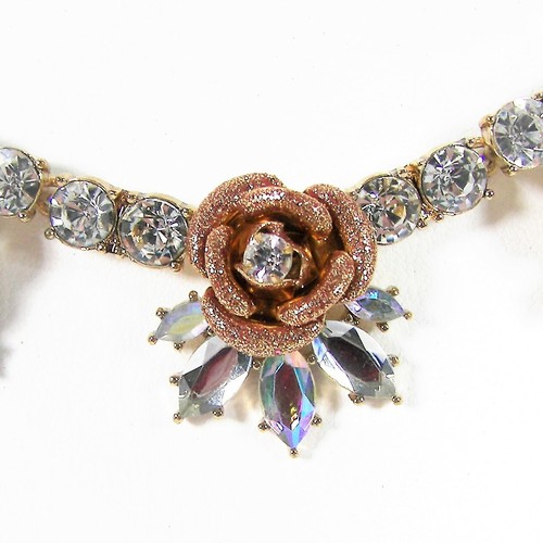 Betsey Johnson Luminous Betsey Necklace Crystal Glitter Rose Flower Gold Tone - Picture 4 of 9