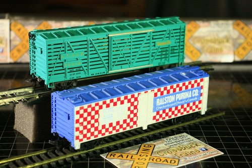 HO Set/2 TYCO 40' Stock Car ATSF 80680, 40' Reefer MRS 4554 Purina (061203) - Picture 2 of 12