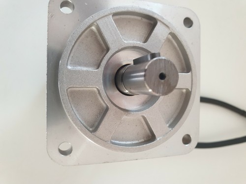 OMRON R88M-H30030 AC SERVO MOTOR - Photo 3/4
