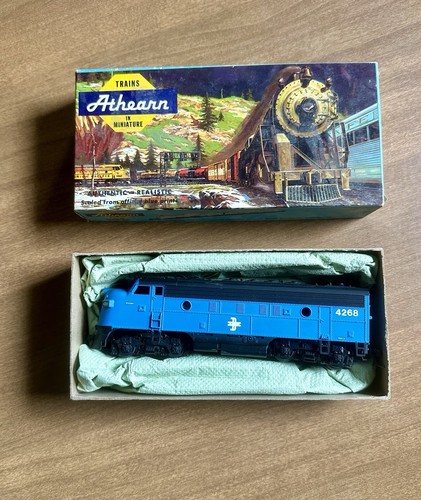 Locomotora diésel Athearn escala HO Boston y Maine #4268 con caja | Zustand: Used
