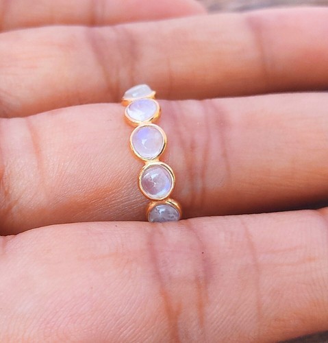 Anello a fascia eternità pietra di luna arcobaleno naturale - anello fatto... - Foto 4 di 5