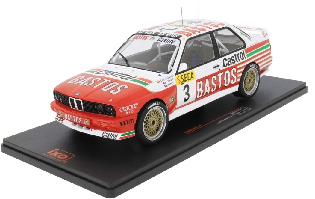 Miniature BMW M3 E30 IXO 1/18 réplique de prestige en métal pour passionnés de course