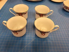 Tienshan Fine China Christmas Holiday Cups Set 4 Poinsettia Ribbon Gold Trim