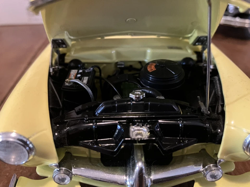 SUN STAR 1951 KAISER HENRY J 1:18 ARENA YELLOW COD. 5091 - Immagine 2 di 4