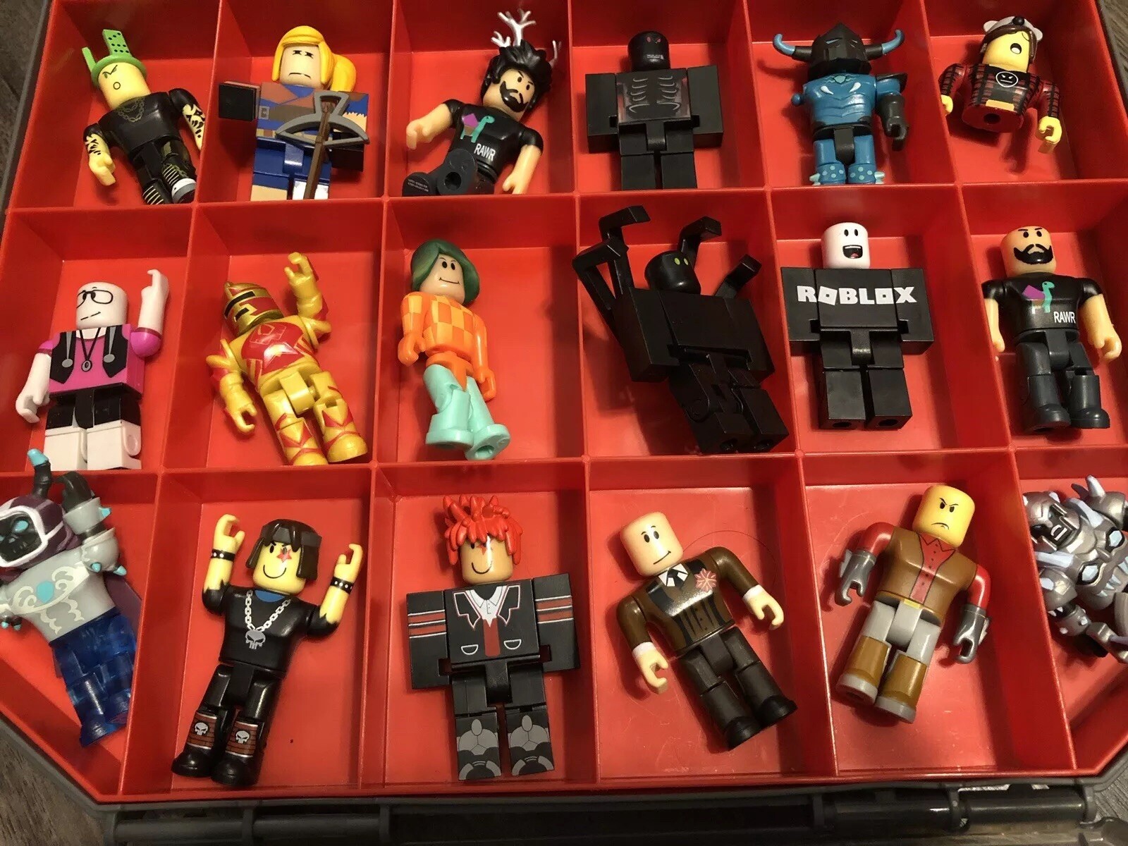 Roblox Characters W Carrying Case 21 Characters Characters - 