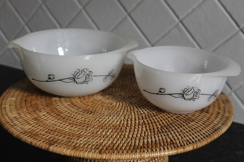 1961 Agee Pyrex Black Rose x 2 Mixing Bowls 6" & 7.5" VGC Australian Vintage - Picture 10 of 15