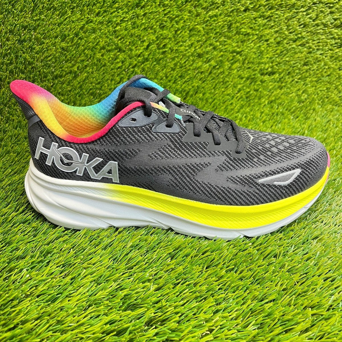 新品 HOKA ONE ONE Clifton 9 ランニングシューズ 27cm HOKA CLIFTON 9 が2月15日発売に、HOKAのロードランニングを代表する