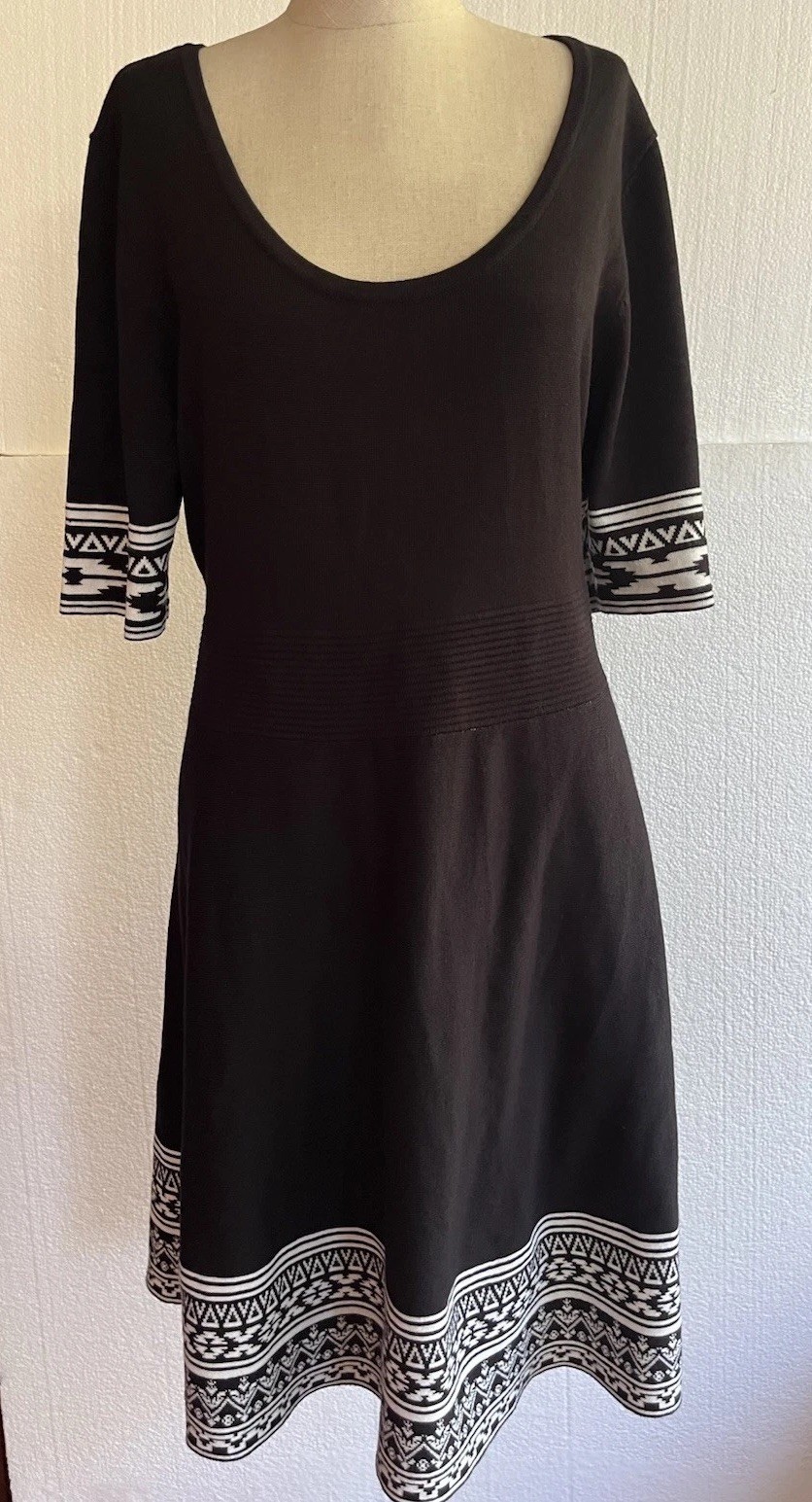 Nina Leonard Dress Size XL Black Sweater Dress Scoop Neck Mid Length Dress