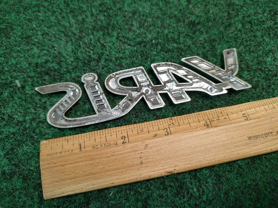 Toyota Yaris 2006-2011 emblema trasero logotipo insignia símbolo letras cromadas OEM 2S7 Foto 4 de 4