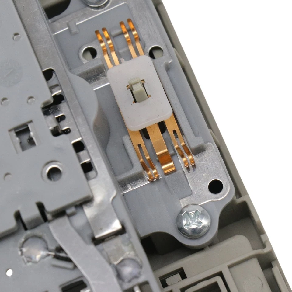 Consola superior para Mazda3 2010-2012 con interruptor de techo corredizo - sin luz descendente nueva Foto 2 de 4