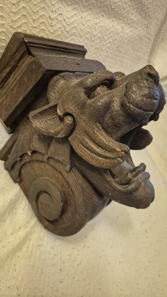 Cabeza tallada en roble Foto 2 de 4