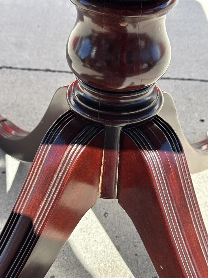 Vintage Duncan Phyfe Carved Mahogany Flip Flap Side Table - Image 4 of 4