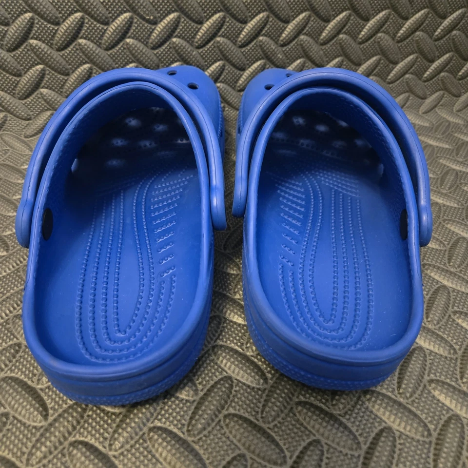 Zuecos clásicos Crocs para niños talla J4 azules - usados - limpios y desinfectados Foto 3 de 4