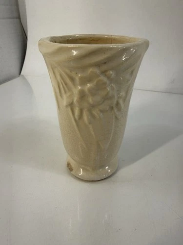 NELSON MCCOY WHITE FLORAL LEAF BERRY MATTE POTTERY ART DECO 1930S 5" VASE