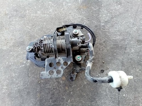 TESLA S   2014 Suspension Pump 318532 - Bild 2 von 7