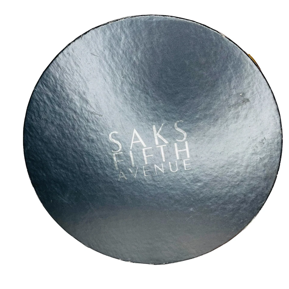 De colección Saks Fifth Avenue Sombrero Caja 16” Clásico Redondo Negro Plata Sombrero Caja Moda Foto 3 de 4