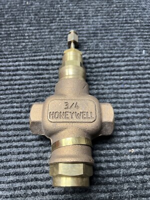Honeywell V5013N 1055 Globe Valve, 3-Way Mixing, 3/4''NPT, 7.3CV