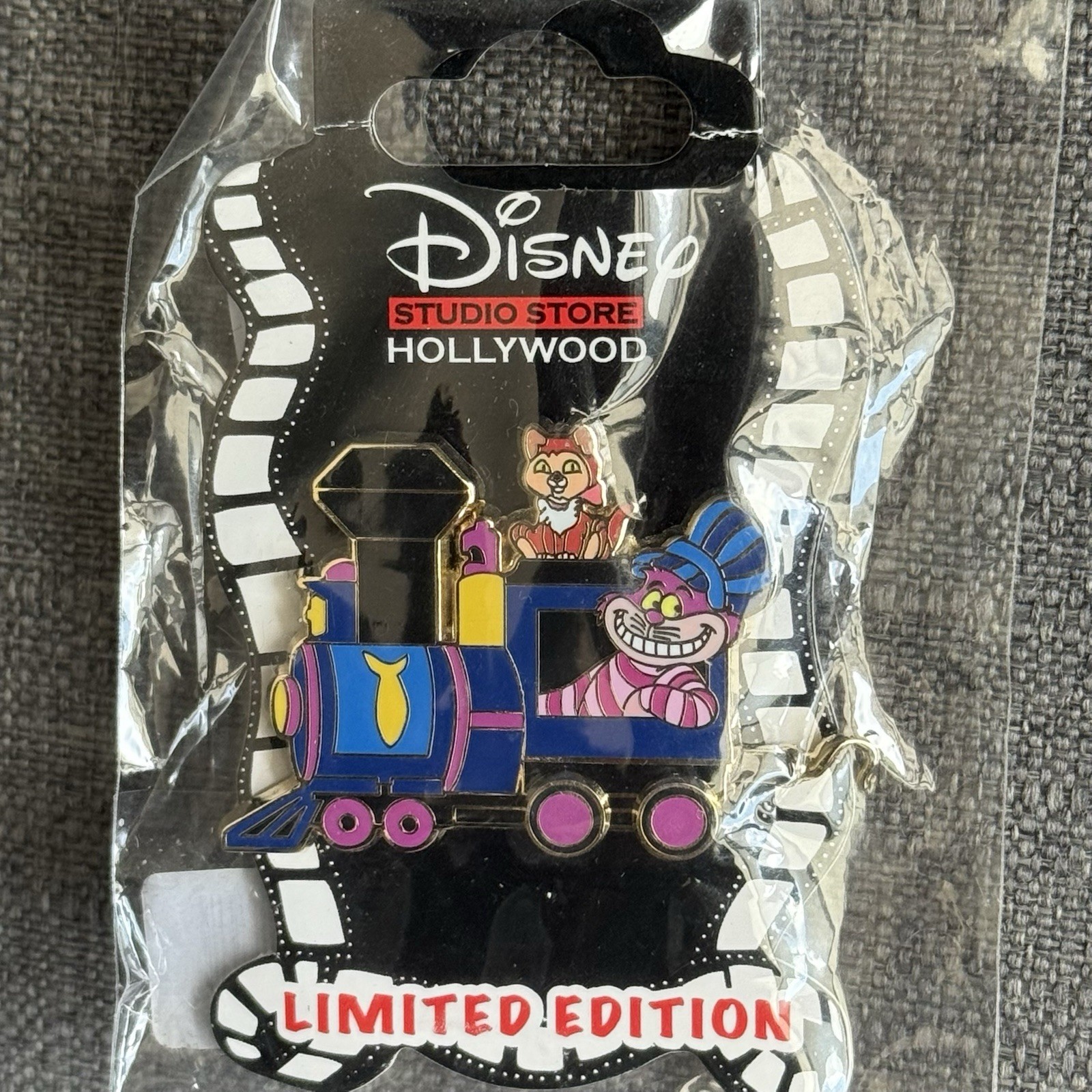 Disney DSSH Cat Train Dinah Cheshire Cat Alice in Wonderland LE 400 Pin