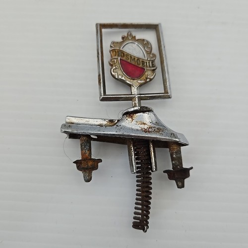 VTG 1984 OLDSMOBILE CUTLASS HOOD ORNAMENT METAL GM 22519636 - Picture 2 of 3