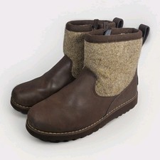 UGG Bayson Boys Boots Size 3
