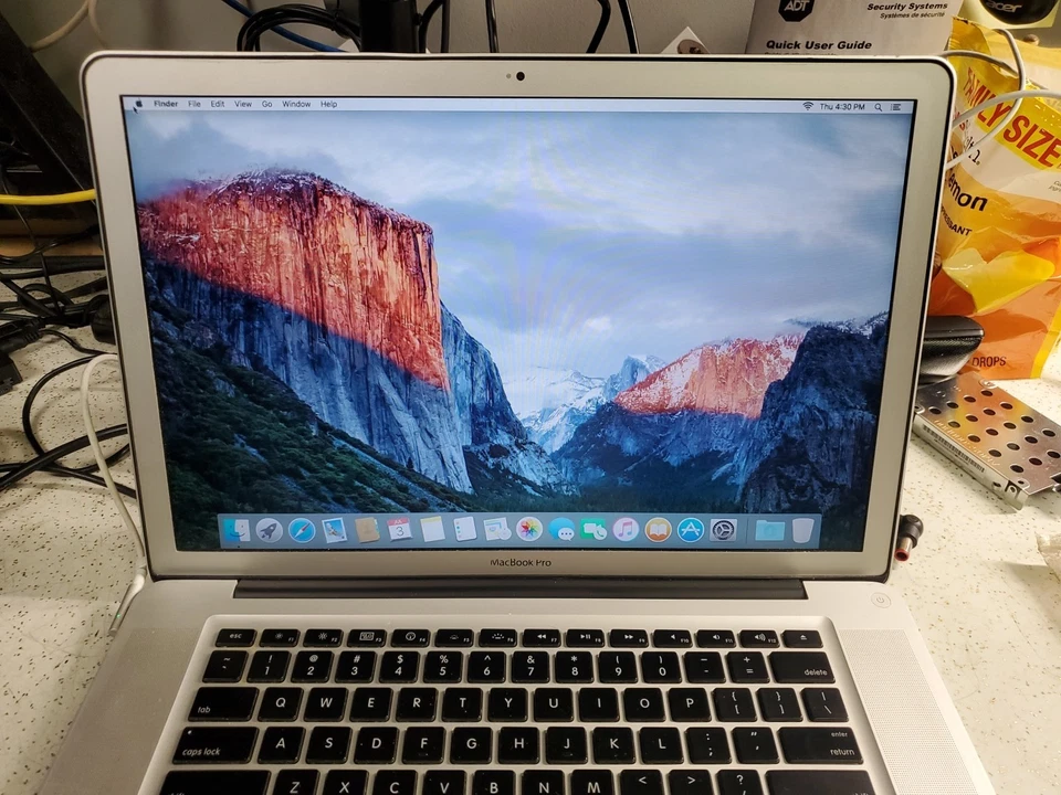 Apple MacBook Pro A1286 Intel 2 CORE 2.53GHZ 4GB RAM 320GB HDD READ AD FREE SHIP - Image 3 of 4