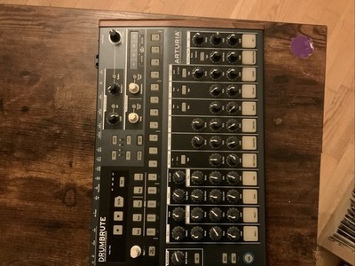 Arturia DrumBrute Creation Edition Analog Drum Machine + Netzteil (Gebraucht)
