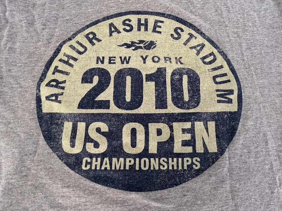 Camiseta cinza tênis 2010 US Open Arthur Ashe Stadium New York adulto média -Rafa - Imagem 3 de 4