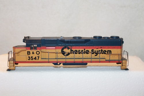 *** Athearn Blue Box Loco Parts *** Chessie System GP35 Locomotora Carcasa 3547*** | Zustand: Used