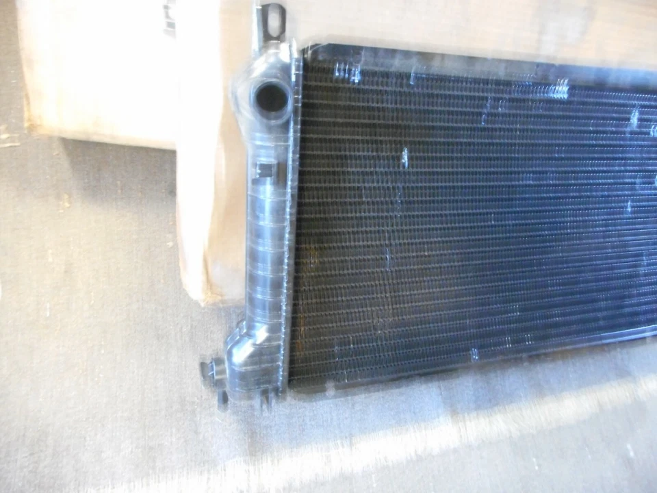 NUEVO RADIADOR DE LATÓN Y COBRE MARCA MODINE VINTAGE COMPATIBLE CON 1982 1983 DATSUN STANZA Foto 3 de 4