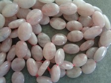 Abalorio, Cuarzo Rosa, (Natural) Plano Ovalado 14x18. Se vende por hebra de 15 1/2 a 16 pulgadas.