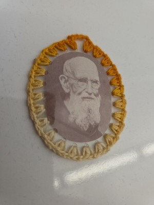 Vtg Fr Solanus Casey relic touched tomb badge Last Words I give my soul to Jesus