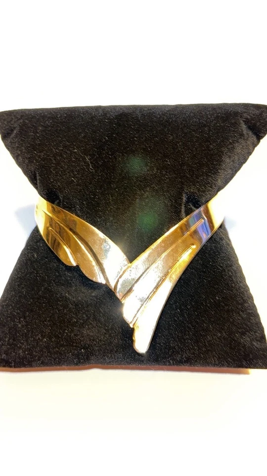 Impresionante Elegante Brazalete Brazalete Brazalete Pluma Torque Tono Dorado 8" Foto 2 de 4