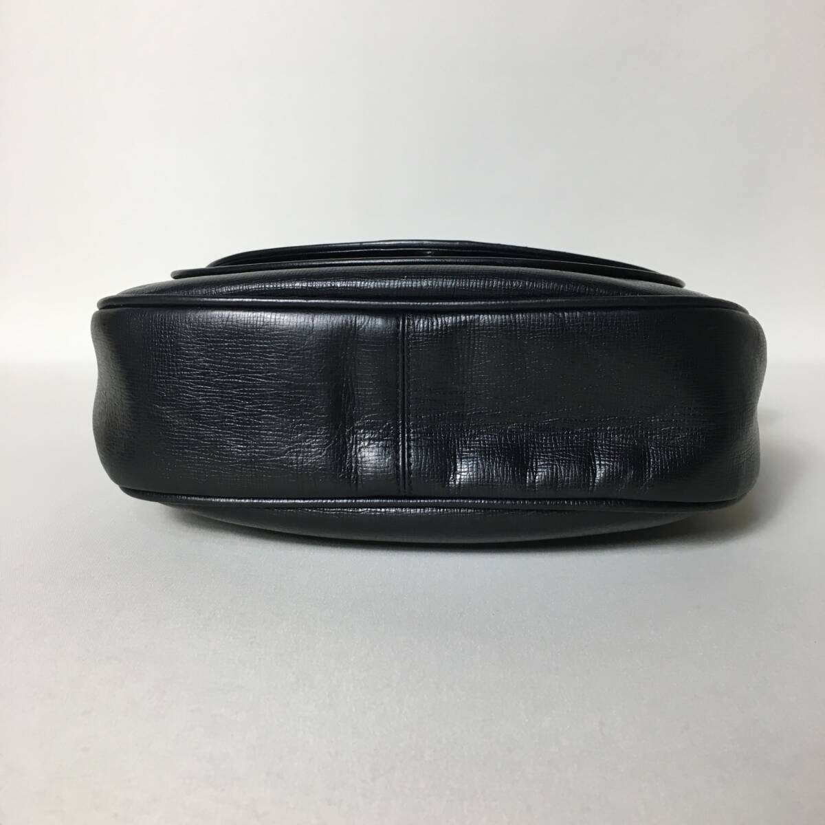 Borsa a tracolla YSL Yves Saint Laurent in pelle nera con logo usata