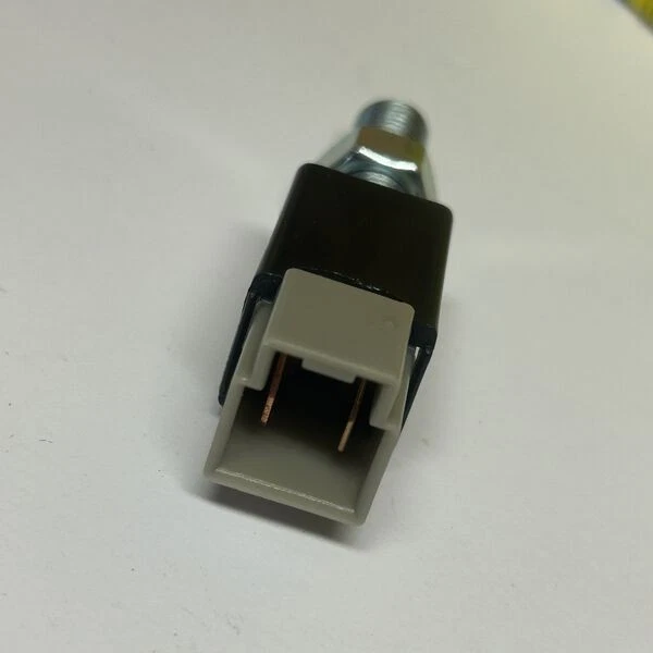 Interruptor de luz de freno para Nissan D21 + D22 NAVARA 85-15 2 años de garantía Foto 3 de 4