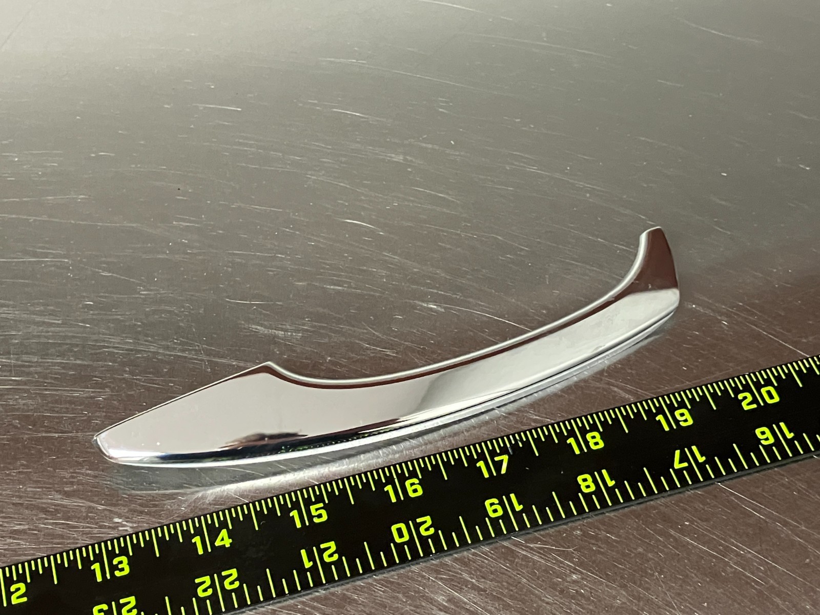 2016-2019 bentley bentayga left driver side upper chrome door handle molding