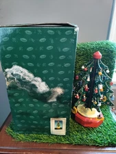 San Francisco Music Box Company Wooden Musical Christmas Tree "O Tannenbaum"