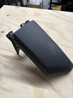 VW Jetta Arm rest Lid  Mk7, 7 Gen, 2019, 2020, 2021, 2022 Defective