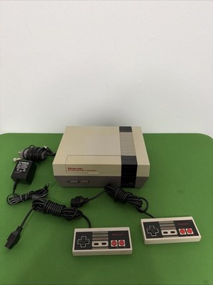 Nintendo Entertainment System NES Gray Black Console with Controller, Cables