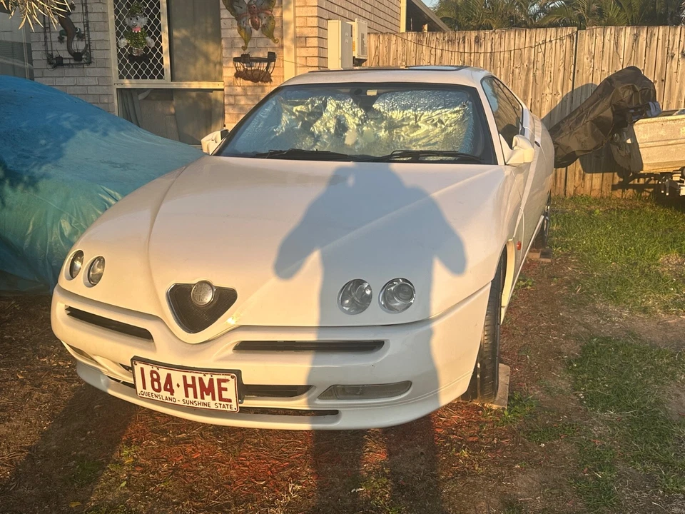 Alfa Romeo Spider - image 2 of 4