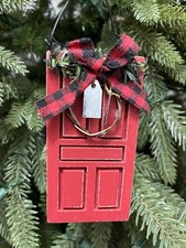 RED CHRISTMAS WOOD DOOR ORNAMENT w/ WREATH