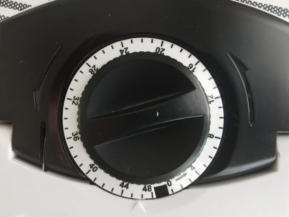 Top Paw Small Pet Feeder with Clock Lock - Image 3 of 4