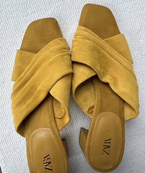 ZARA Mustard Suede Leather Mules w Block Heel - Sz 41 - A+ Condition 
