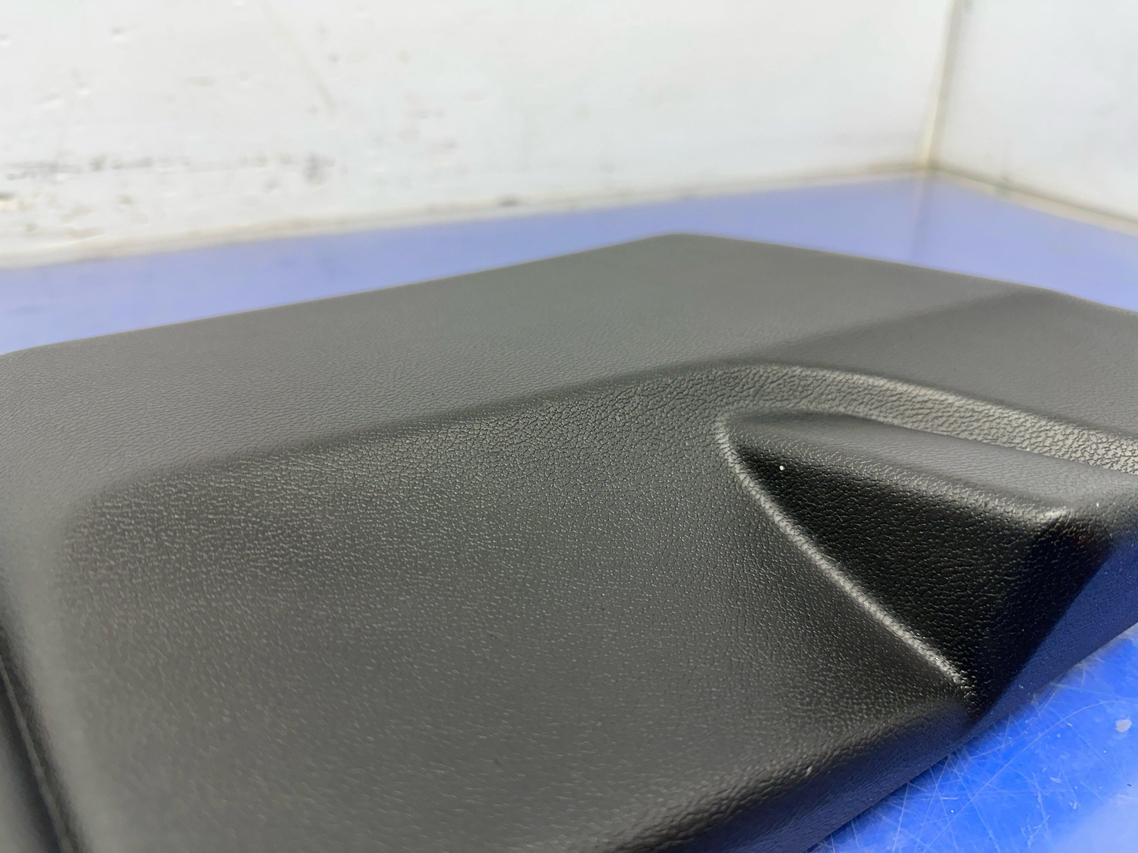 2017-2020 MASERATI LEVANTE M161 B PILLAR CENTER TRIM COVER PANEL SET 670040376