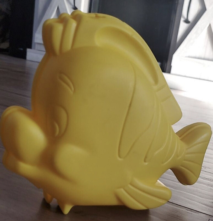 Little Mermaid Puzzle in plastic Flounder carrying case Disney Vintage