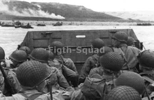 WW2 Picture Photo US Soldiers Allies Normandy Invasion D-day 5568